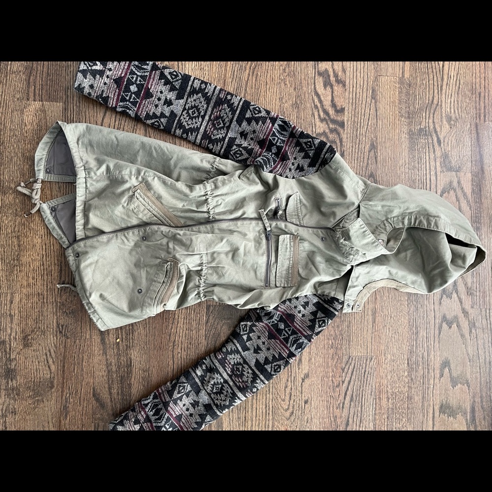 Green hooded jacket with printed sleeves
